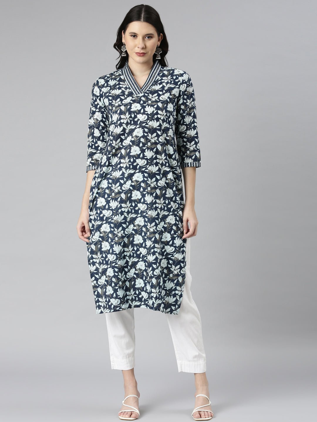 Transacthubs Navy Blue Casual Floral Straight Kurta